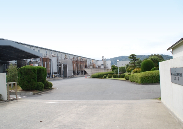 Established the Gotsu Plant in Shimane.